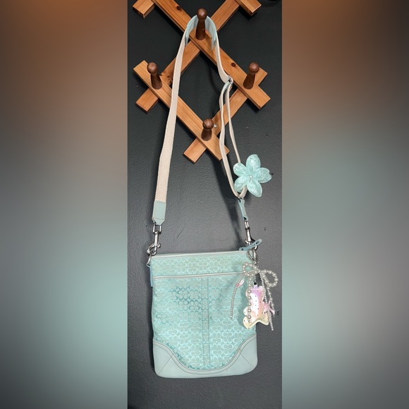 Vintage Coach BabyBlue Signature C crossbody bag with leather trim and Bag Charm - Picture 2 of 16